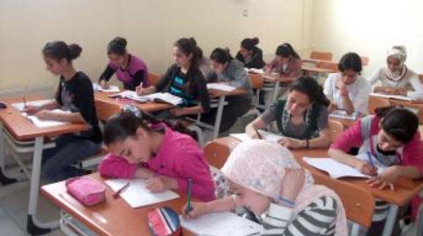 Fatih &Uuml;niversitesi &ouml;ğrencileri Cizre&rsquo;ye okuma salonu yaptırdı