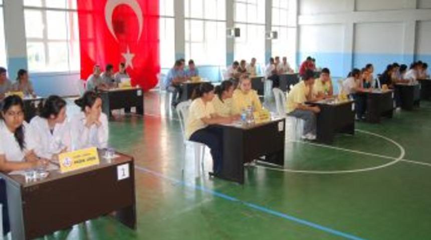 Kozan&rsquo;da liseler arası bilgi yarışması d&uuml;zenlendi