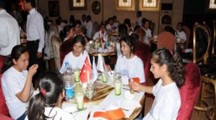 Vali G&uuml;ven&ccedil;, &Ouml;ğrencilerle Bir Araya Geldi