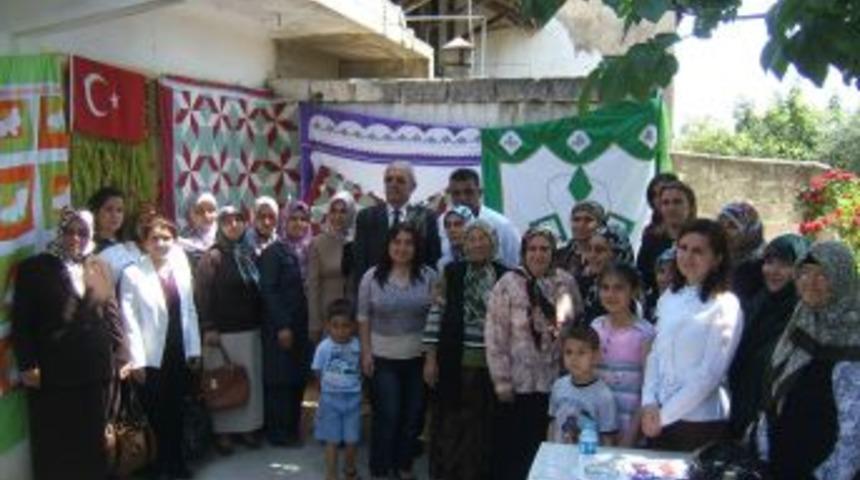 Kursiyerler el işlerini sergiledi