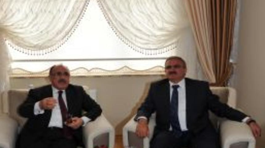 Başbakan Yardımcısı Atalay: Van'daki 41 ayrı şantiyede 10 bin 100 kişi &ccedil;alışıyor