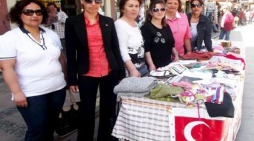 Ayvalık'ta Mhpli Kadınlardan Stant