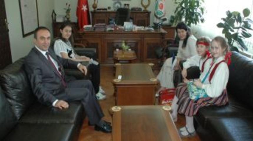 Sakarya 8. Uluslararası Egemenlik Haftası Halk Oyunları Festivali