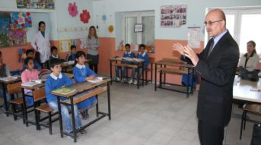 Yazar Hamdullah K&ouml;seoğlu Minik Okurları İle Buluştu