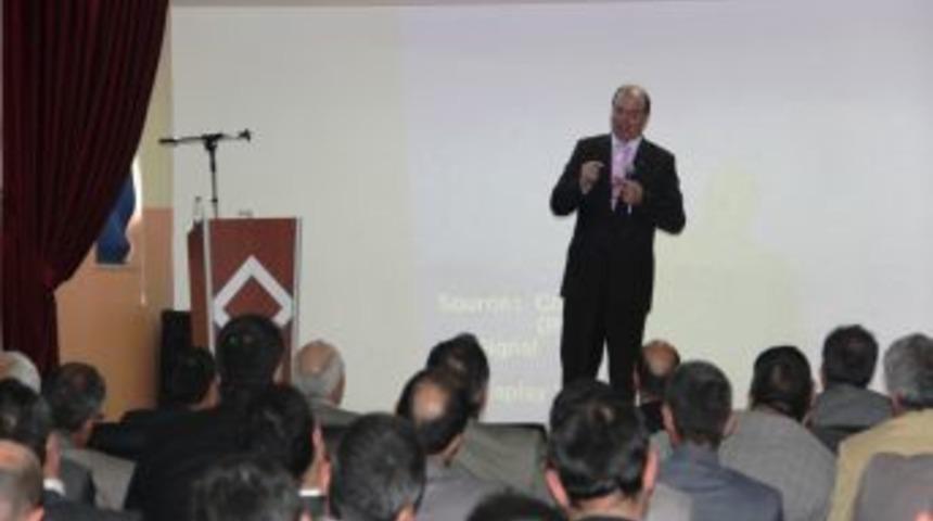 Vali Amir &Ccedil;i&ccedil;ek "zirvedekilerle Buluşma" Eğitim Programına Katıldı