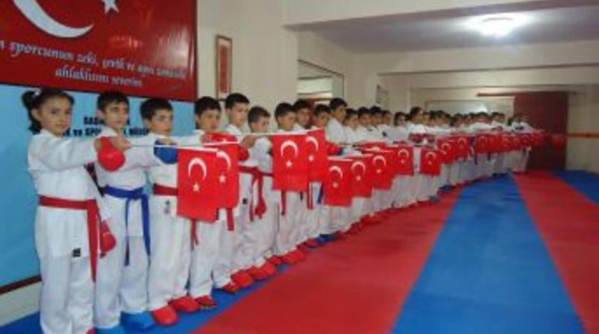 Minik Karateciler 23 Nisanı Tatemi De Kutladı
