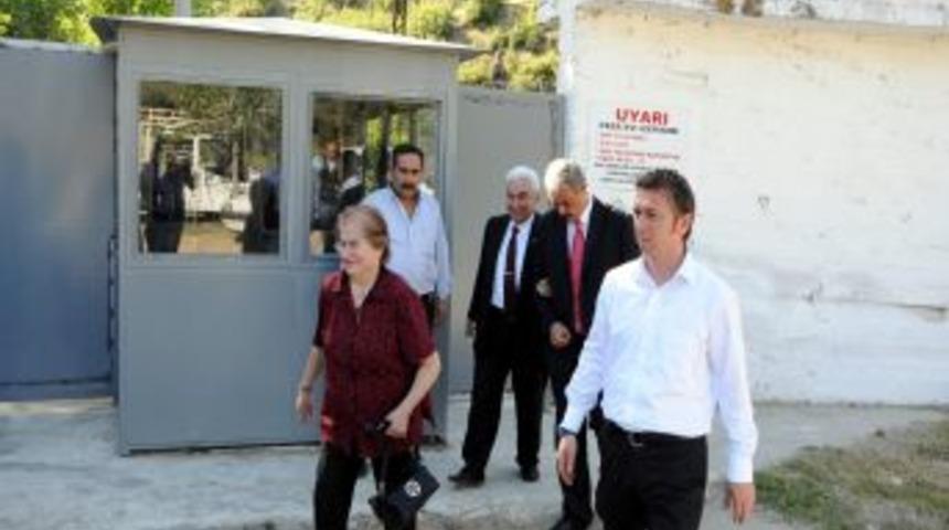 Nahit Menteşe Cezaevindeki Ağar'ı Ziyaret Etti