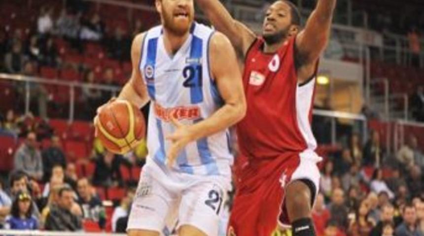 Fenerbah&ccedil;e &Uuml;lkerli Oğuz Savaş'ın ayağı kırıldı