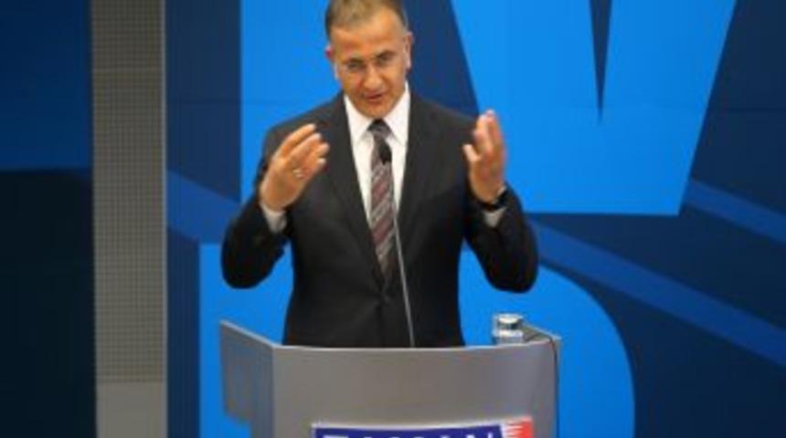 Bakan Kılı&ccedil;, Yeni Bahar&rsquo;ın yaş g&uuml;n&uuml; pastasını kesti