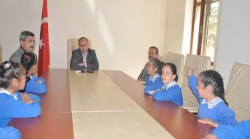 Yanlızbağ İlk&ouml;ğretim &Ouml;ğrencilerine Yerel Y&ouml;netimler Dersi Uygulamalı Verildi