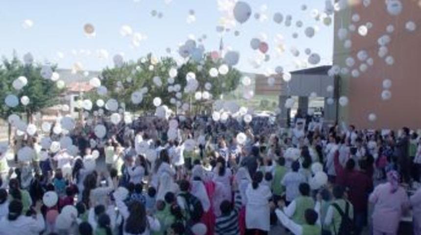 Kula'dan 7 milyon salavat-ı şer&icirc;f g&ouml;ky&uuml;z&uuml;ne u&ccedil;uruldu