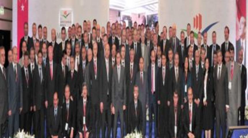 Bakan Bayraktar'dan il m&uuml;d&uuml;rlerine: Bug&uuml;n git yarın gel devri bitti