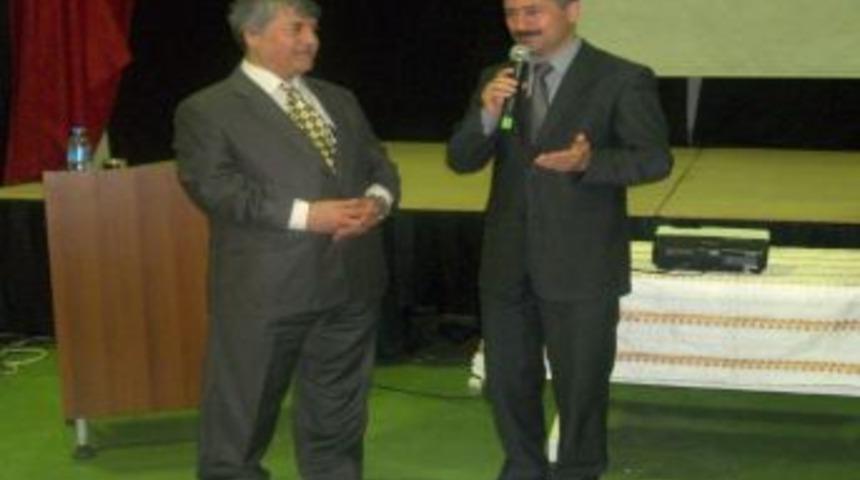 &Uuml;nl&uuml; y&ouml;netmen Mesut U&ccedil;akan, mahkumlarla bir araya geldi