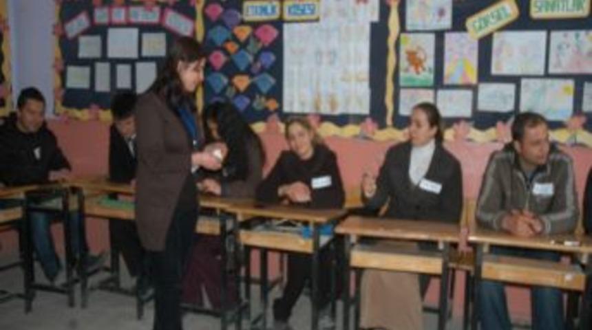 Başkale'de &Ouml;ğretmenlere Eğitim Semineri