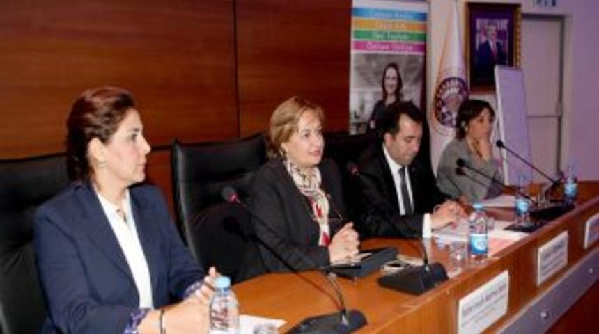 Atat&uuml;rk &Uuml;niversitesi, kadının g&uuml;ncel problemlerini tartıştı