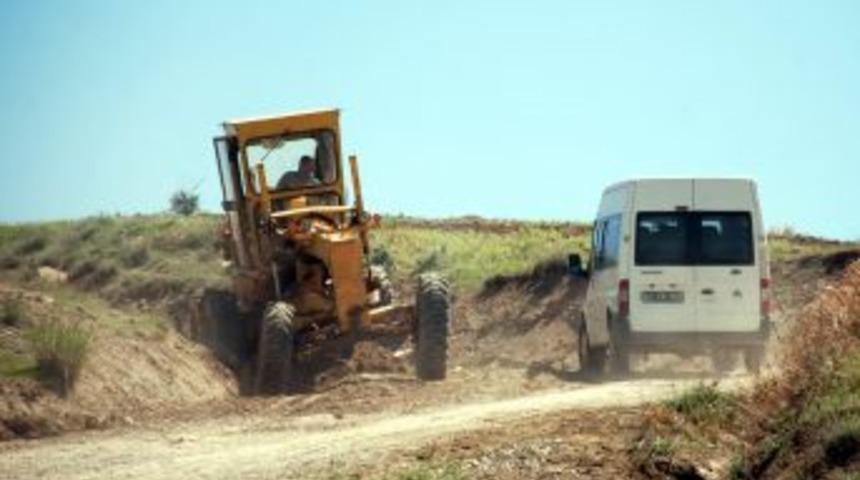 Kahta'da K&ouml;y Yollarında &Ccedil;alışmalar Başladı