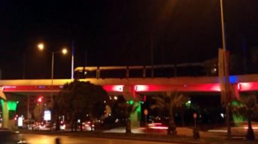 Elektrik Kesintisinde Trenler &Uuml;st Ge&ccedil;itte Mahsur Kaldı