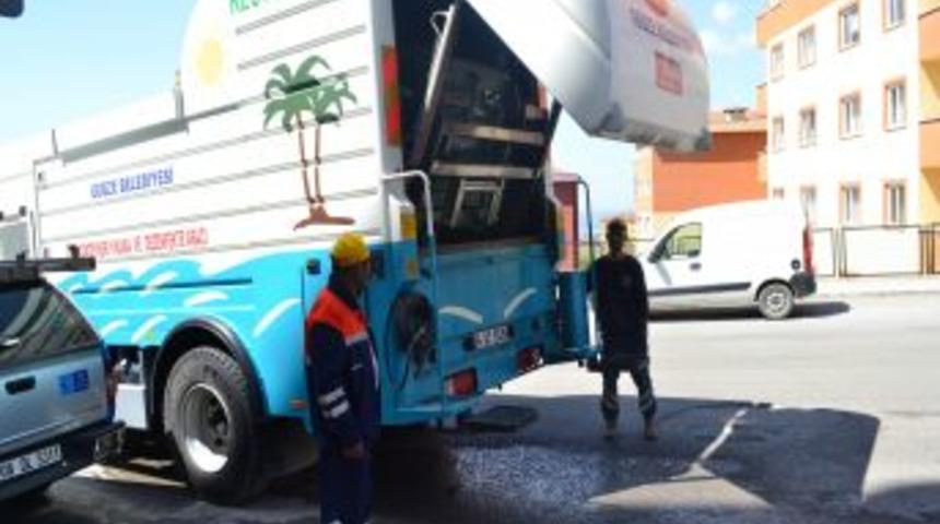 Gebze'deki &Ccedil;&ouml;p Konteynerleri Pırıl Pırıl