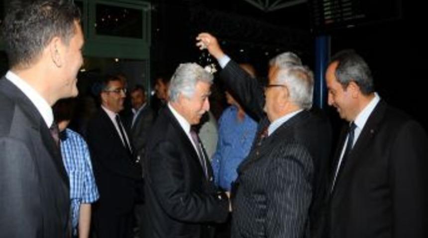 Aldırmaz'ı Karşıladılar, &Ccedil;ağlayan'ı Uğurladılar