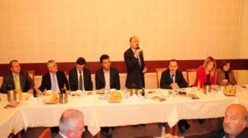 Ak Parti Edirne Milletvekili M&uuml;ezzinoğlu Trakya Ve Rumeli Dernek Başkanlarıyla Bir Araya Geldi