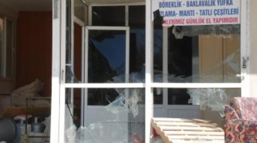 Kızının Sevgilisinin &Ccedil;alıştığı D&uuml;kkanı Bastı