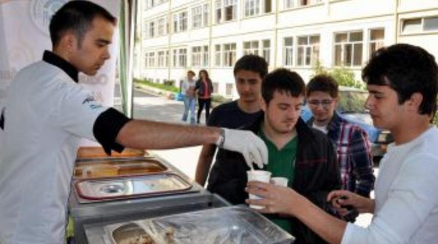 Odunpazarı Belediyesi'nden &Ouml;ğrencilere Sıcak &Ccedil;orba İkramı