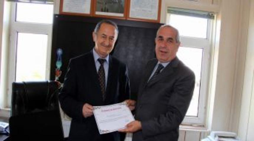 M&uuml;ft&uuml;l&uuml;k Tarafından Sedat Sel'e Teşekk&uuml;r Belgesi Verildi