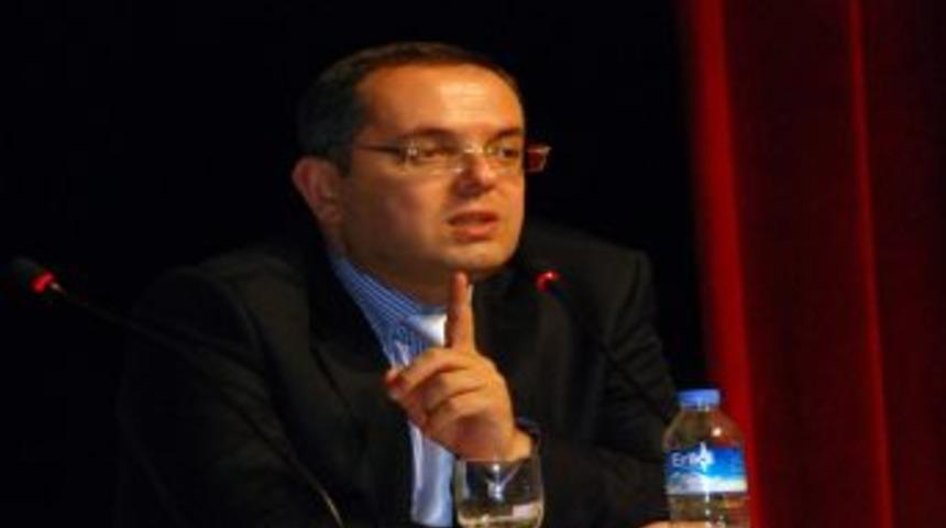 Doğu Türkistan'da Kurtlar Vadisi Soruluyor