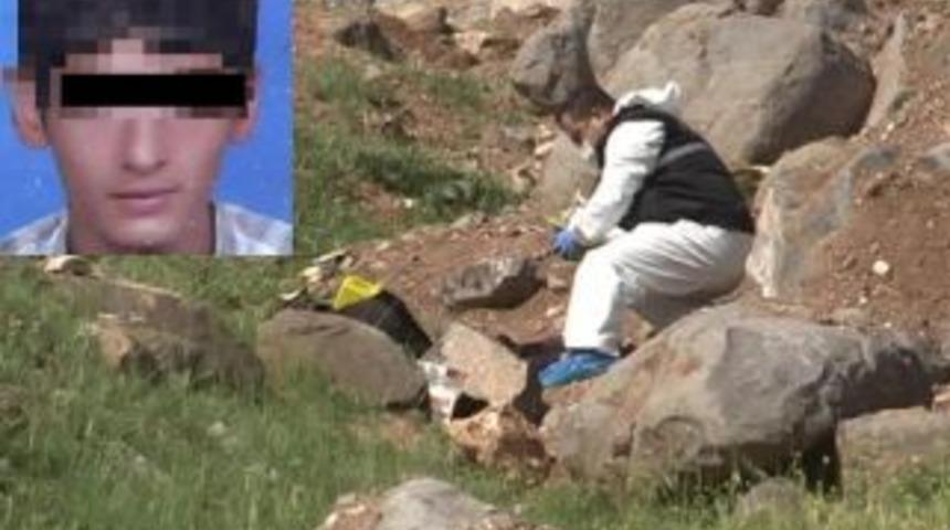 Taşların arasında &ouml;l&uuml; bulundu