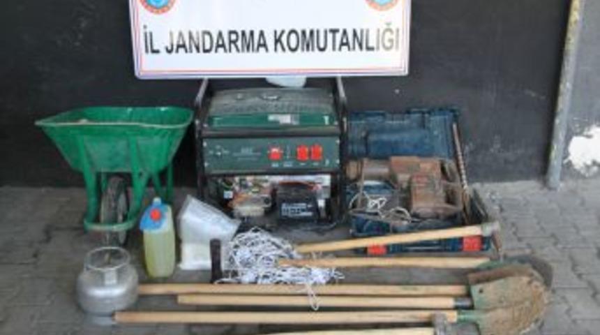 Ka&ccedil;ak kazı yapanlar su&ccedil;&uuml;st&uuml; yakalandı