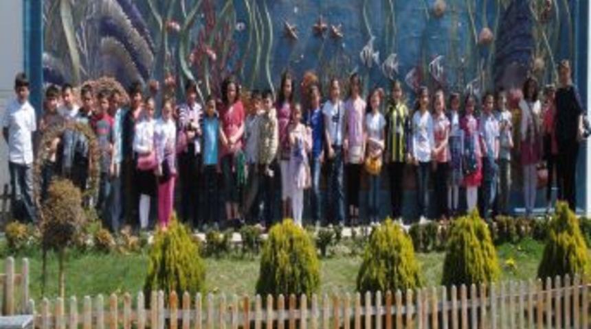 Başarılı bilgi evi &ouml;ğrencilerine gezi &ouml;d&uuml;l&uuml;
