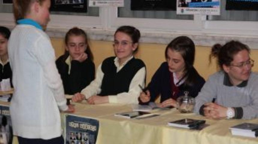 K&uuml;&ccedil;&uuml;k Kalemlerden B&uuml;y&uuml;k &Ouml;yk&uuml;ler