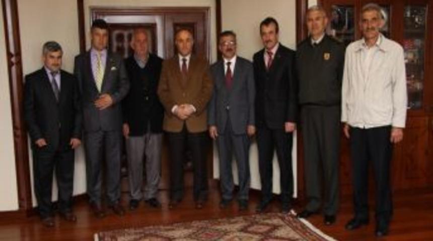 Şehit Ailesinden  Vali Hacım&uuml;ft&uuml;oğlu'na Teşekk&uuml;r Ziyareti