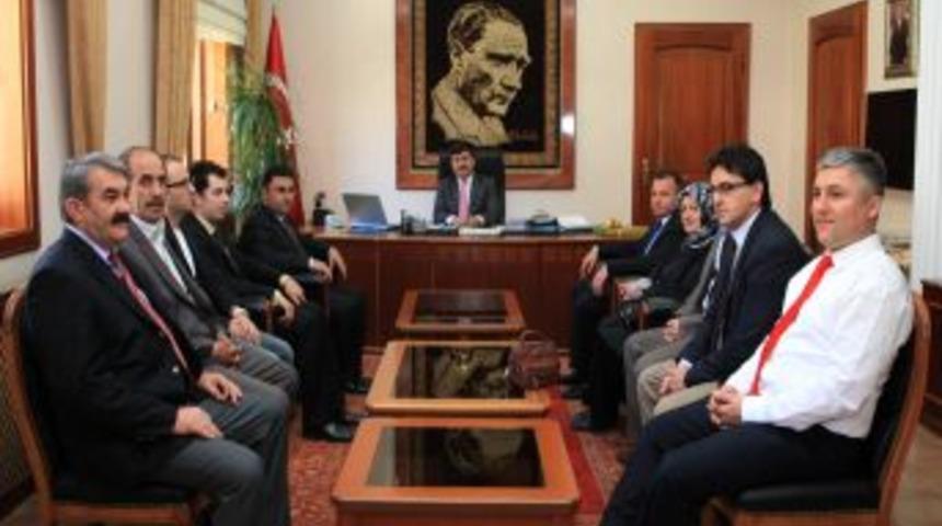 Ak Parti Y&ouml;neticilerinden Vali &Ouml;z'e Ziyaret