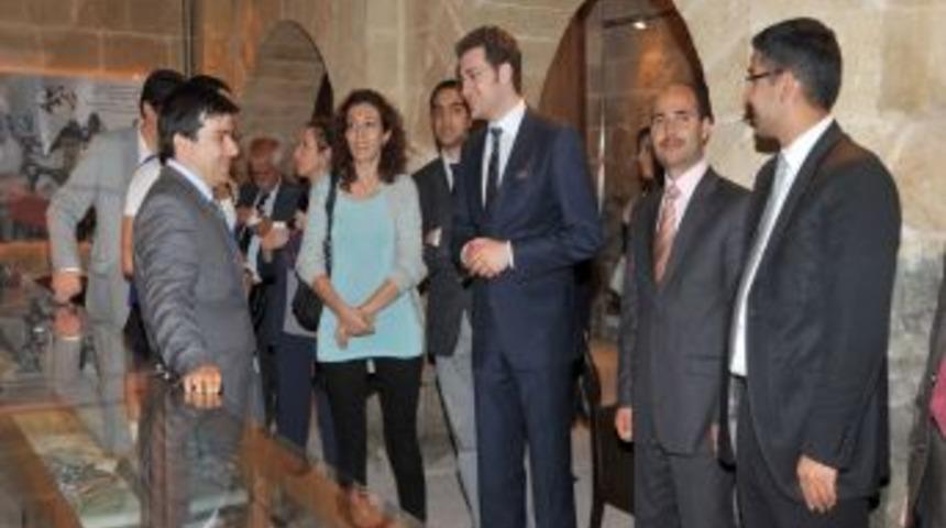 Tarihi G&uuml;mr&uuml;k Hanı&rsquo;na hayran kaldılar