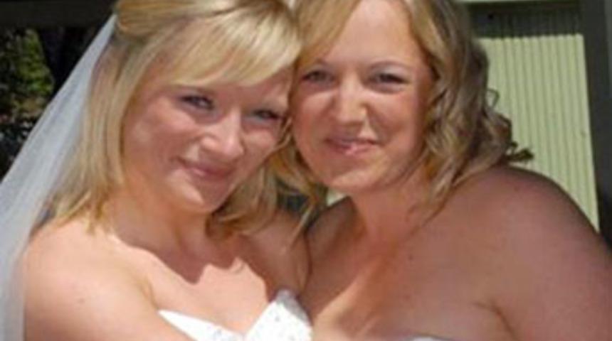 Lezbiyen &ccedil;ift Fethiye'de evlendi