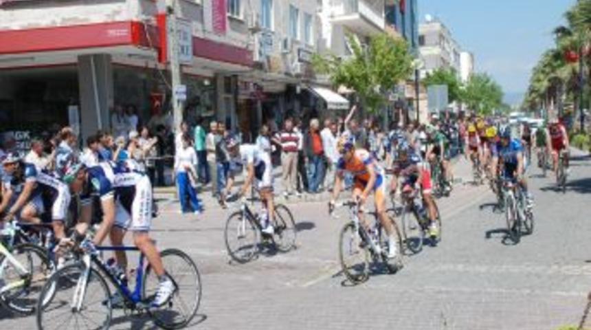 Cumhurbaşkanlığı T&uuml;rkiye Bisiklet Turu'nda Kaza