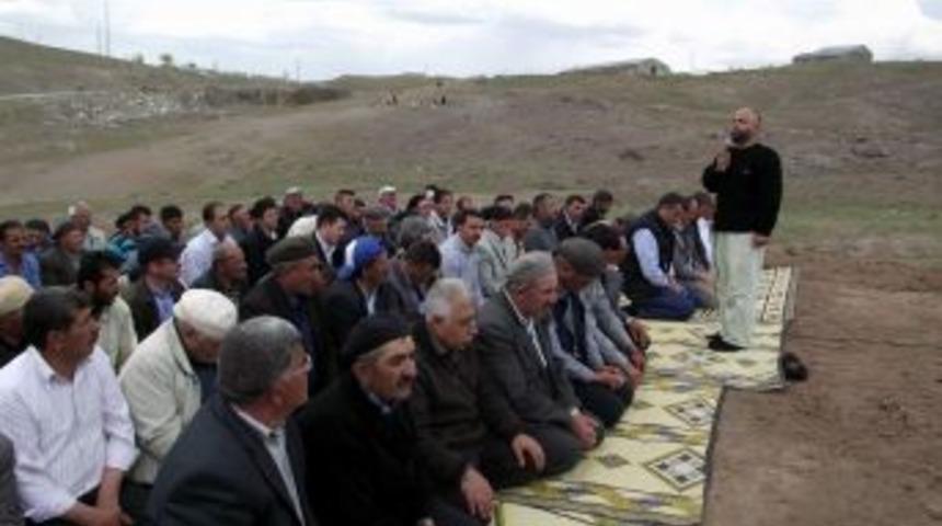 &Ccedil;ift&ccedil;iler Yağmur Duasına &Ccedil;ıktı