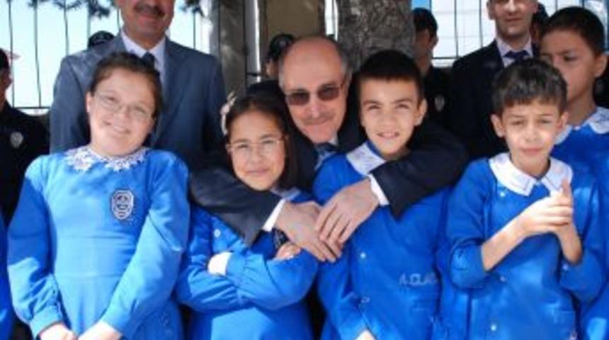 Vali &Ouml;z&ccedil;imen'in &Ccedil;ocuk Sevgisi