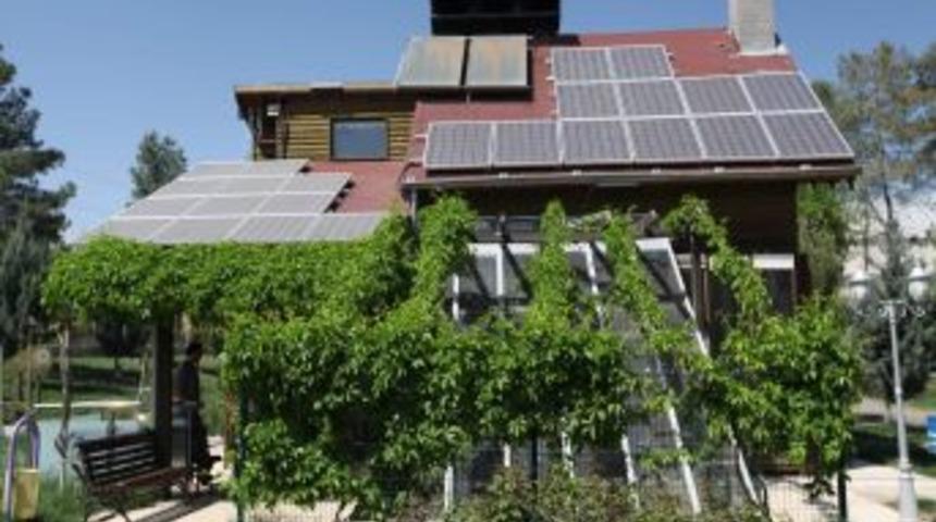 &Uuml;niversite &Ouml;ğrencileri G&uuml;neşevi'nde Sunuma Katıldı