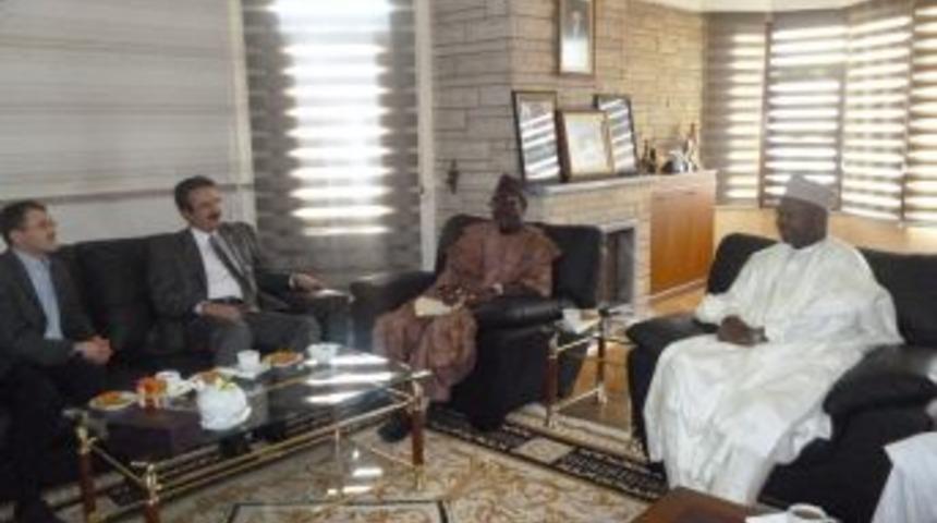 Fatih Han &Uuml;nal'dan Nijerya'ya Dost Eli