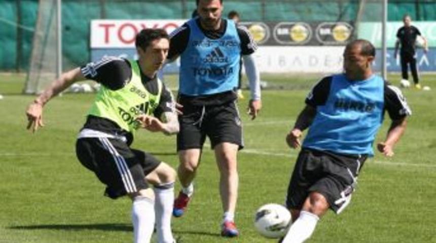 Beşiktaş, Fenerbah&ccedil;e Ma&ccedil;ı Hazırlıklarını S&uuml;rd&uuml;r&uuml;yor