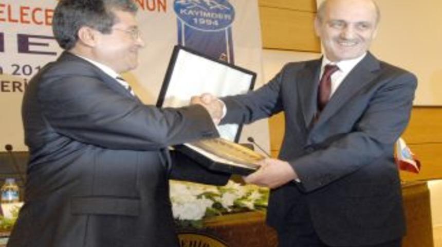 Bakan Bayraktar: Hi&ccedil;bir şeyi beceremeyen gelip m&uuml;teahhitlik yapıyor