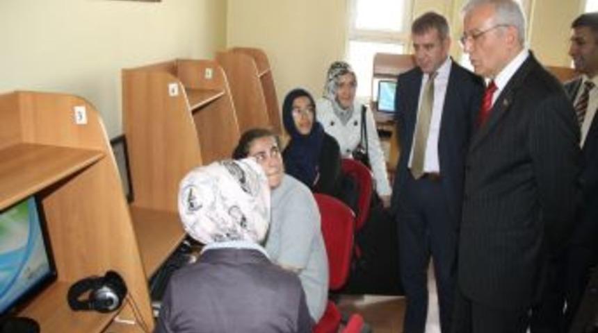 Kaymakam İnci İneg&ouml;ll&uuml;leri K&uuml;t&uuml;phaneye Davet Etti