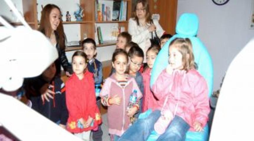 Minikler Bakımlı Ve Sağlıklı Dişlerin Sırrı'nı &Ccedil;&ouml;zd&uuml;
