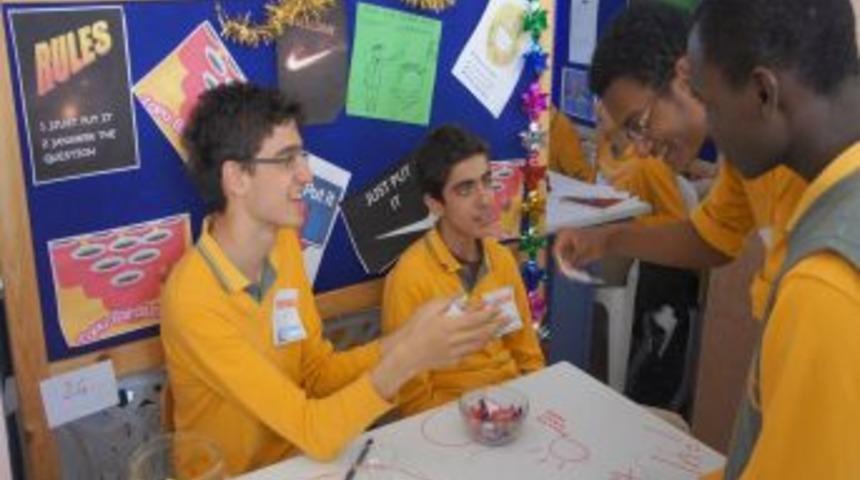 &Ouml;ğrenciler, İngilizce Fuarı'nda bilgilerini pekiştirdi