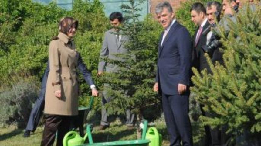 Cumhurbaşkanı G&uuml;l: &Uuml;niversiteler daha &ouml;nce enerjilerini l&uuml;zumsuz kullanıyordu