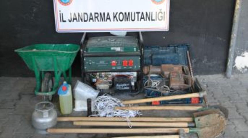 Ka&ccedil;ak Kazı Yapan 2 Kişi Yakalandı