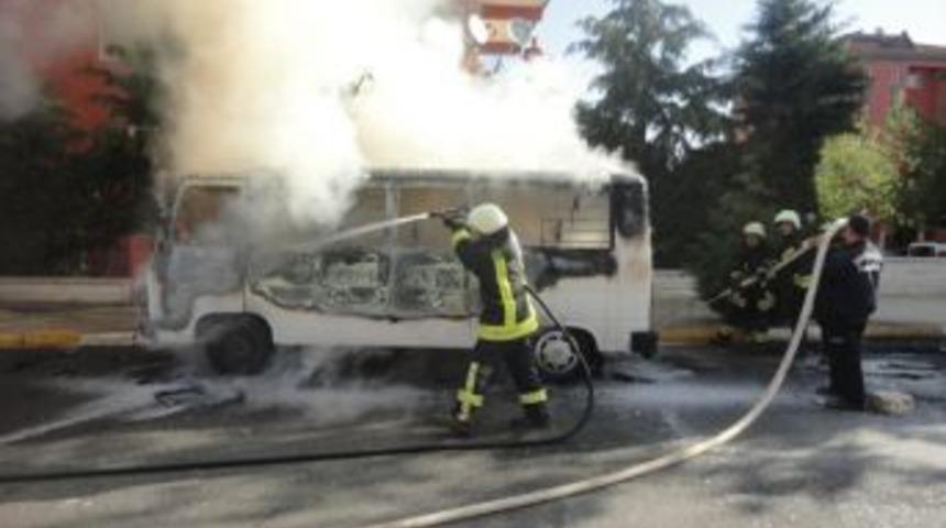 Denizli'de &Ouml;ğrenci Servisi Yandı