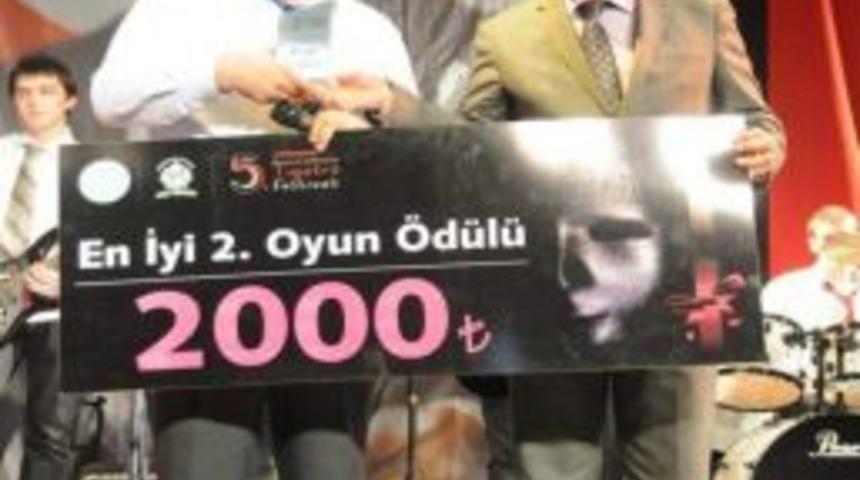 Liselerarası Tiyatro Festivali'nde &Ouml;d&uuml;ller Dağıtıldı